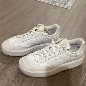 New Balance Women's White Sneakers Sz 7